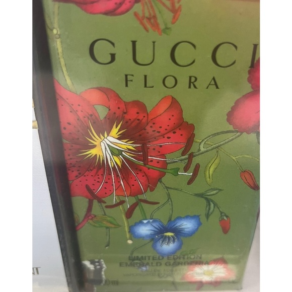 Gucci Flora Green Box with Red and Pink Floral Design - Picture 2 of 3